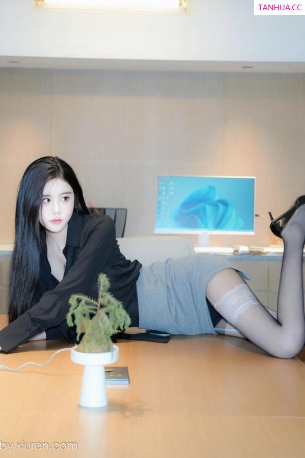   [XiuRen]高清写真图 2024.09.14 No.9167 Erikaki 短裙美腿第66张图片
